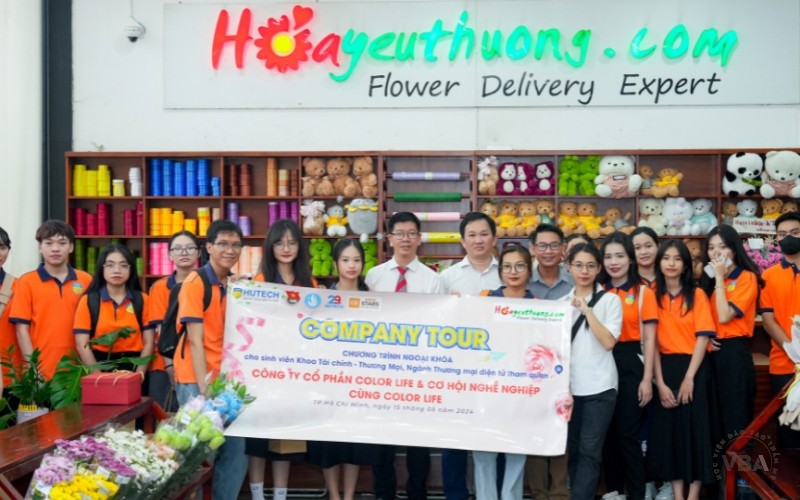 Sinh viên ngành Thương mại điện tử, khoa Tài chính Thương mại Tham quan công ty Cổ Phần Color Life – Thương hiệu Hoa HoaYeuThuong.com